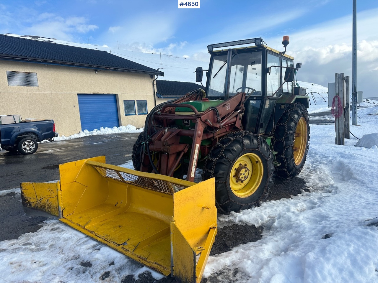 1981 John Deere 2040 w/ loader, triangle, snow blower, pallet forks and hydraulic unit. WATCH VIDEO. - Traktor: obrázek 1 1981 John Deere 2040 w/ loader, triangle, snow blower, pallet forks and hydraulic unit. WATCH VIDEO. - Traktor: obrázek 1