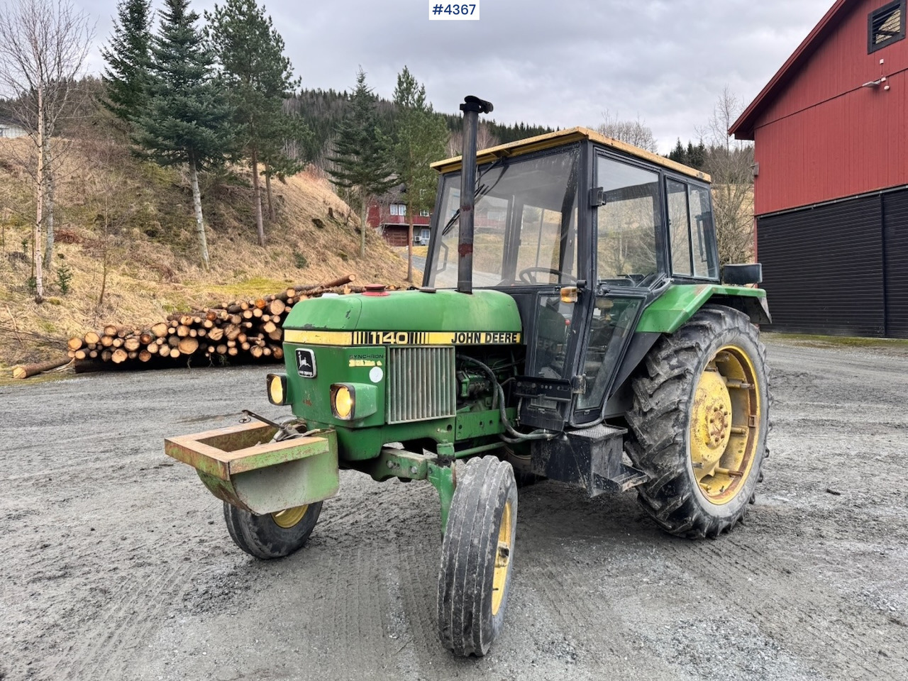1982 John Deere 1140 4x2 Tractor w/ Twin Wheels and Chains. - Traktor: obrázek 3 1982 John Deere 1140 4x2 Tractor w/ Twin Wheels and Chains. - Traktor: obrázek 3