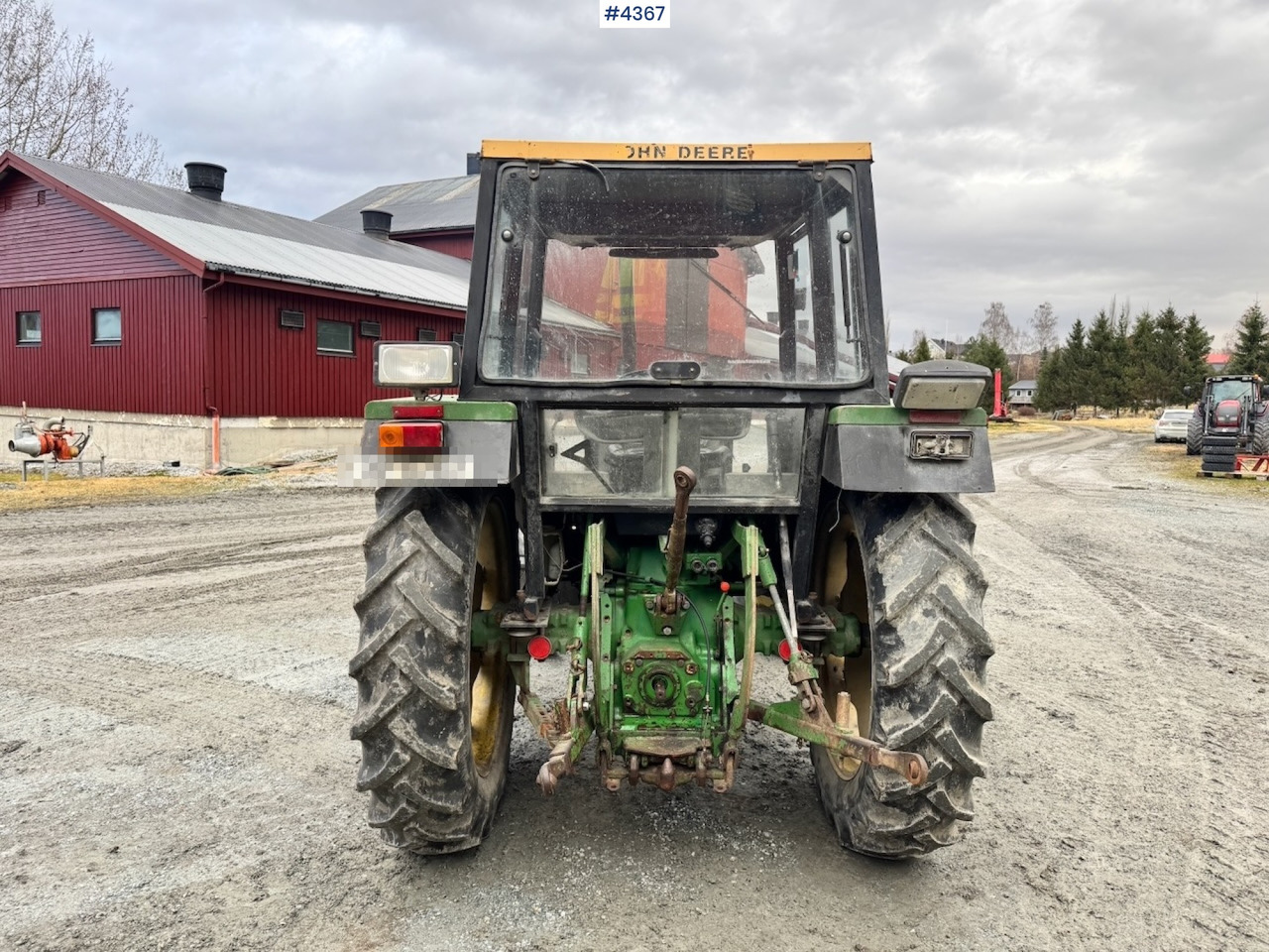 1982 John Deere 1140 4x2 Tractor w/ Twin Wheels and Chains. - Traktor: obrázek 5 1982 John Deere 1140 4x2 Tractor w/ Twin Wheels and Chains. - Traktor: obrázek 5