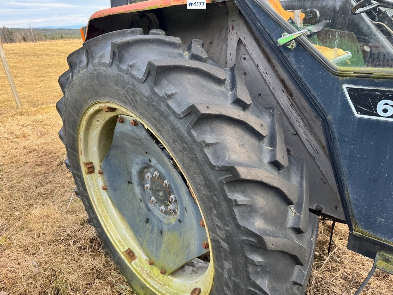 Traktor 1986 Case International 685 4x2: obrázek 8