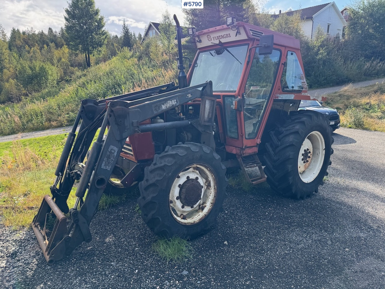 1986 Fiat 70-90 DT w/ front loader. - Traktor: obrázek 2 1986 Fiat 70-90 DT w/ front loader. - Traktor: obrázek 2