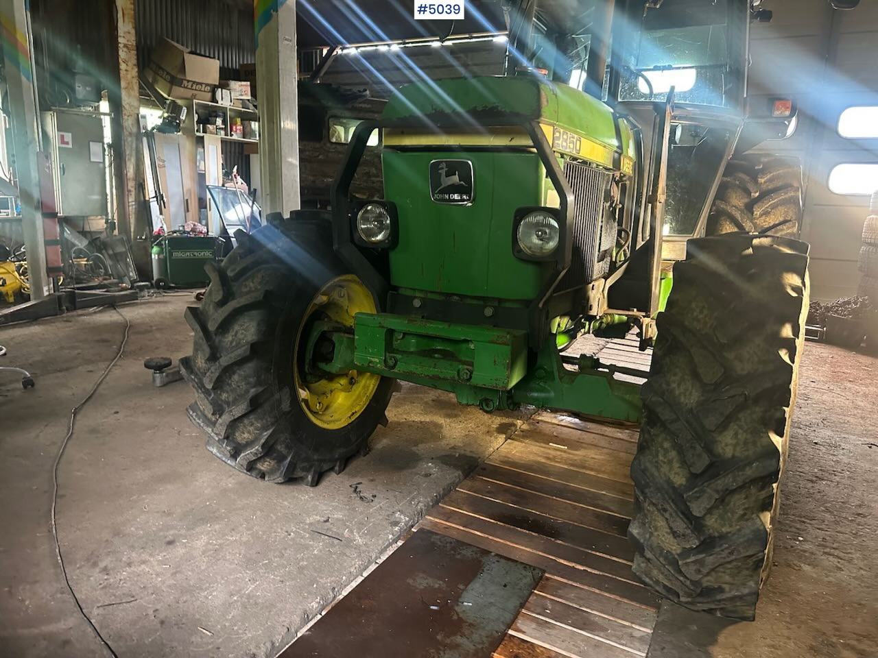 1987 John Deere 2850 Synchron w/ front loader - Traktor: obrázek 2 1987 John Deere 2850 Synchron w/ front loader - Traktor: obrázek 2