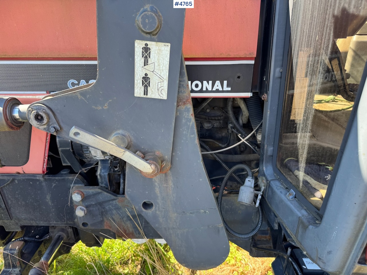 Traktor 1995 Case International 4230 w/front loader.: obrázek 17