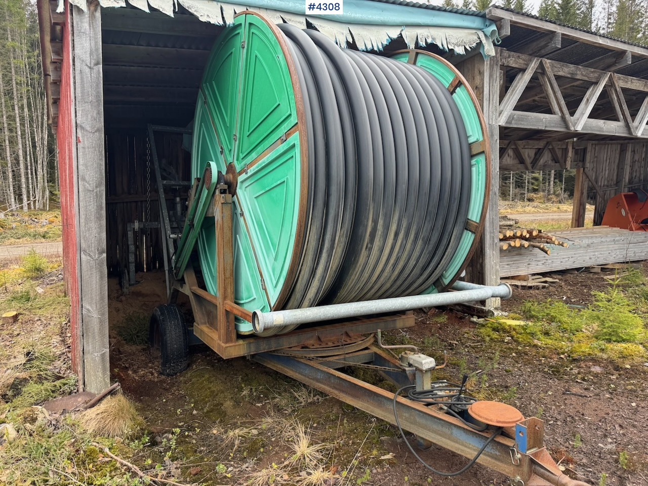 1998 Irtec vanningsvogn med rør og pumpe - Zavlažovací systém: obrázek 1 1998 Irtec vanningsvogn med rør og pumpe - Zavlažovací systém: obrázek 1