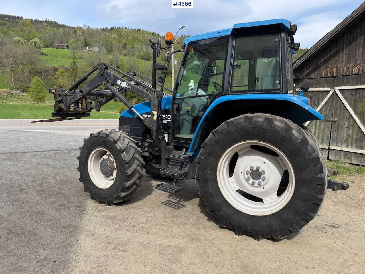 1998 New Holland TS 100 w/front loader and some equipment - Traktor: obrázek 2 1998 New Holland TS 100 w/front loader and some equipment - Traktor: obrázek 2