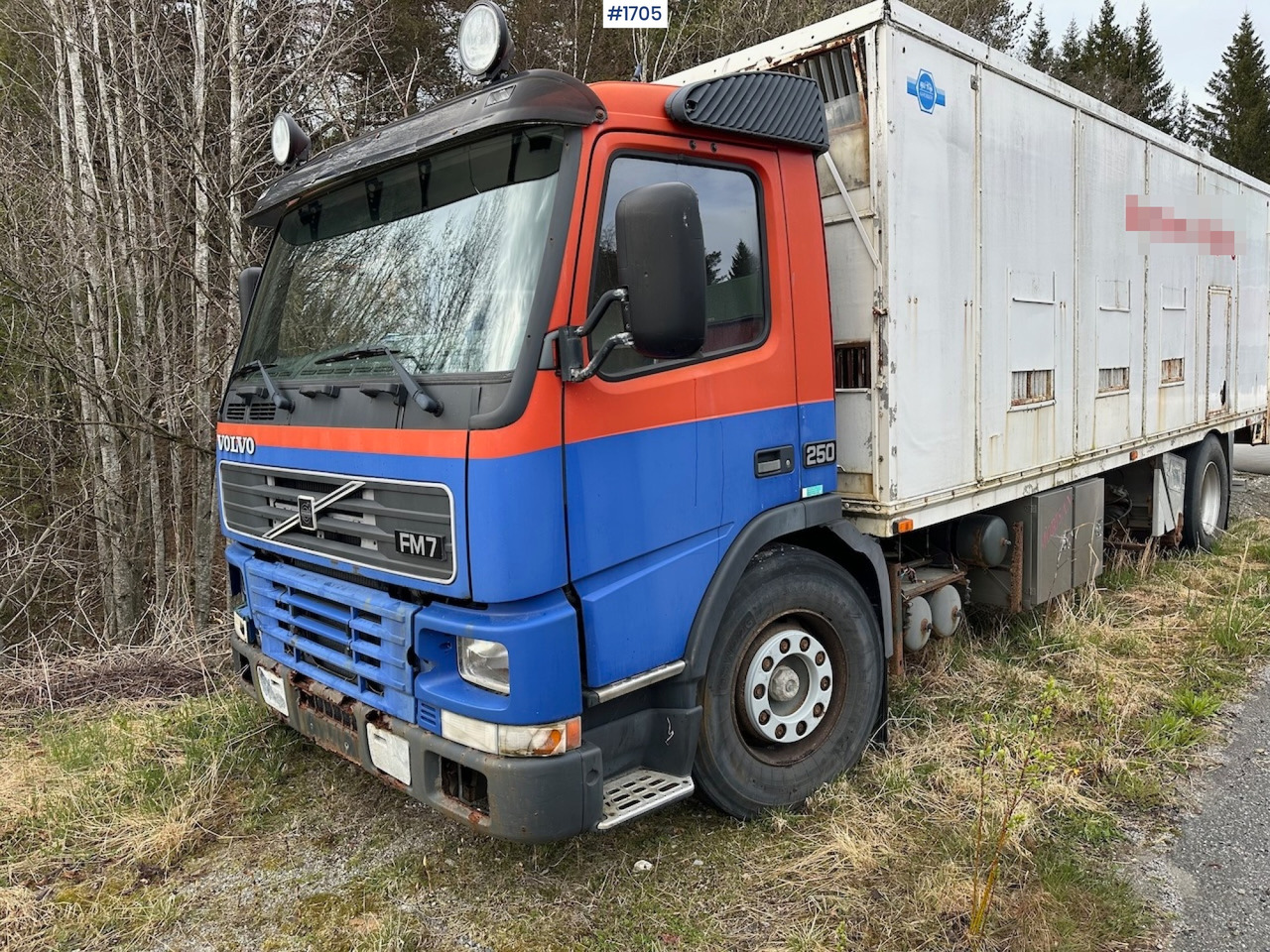 2000 Volvo 250 4x2 reparasjonsobjekt - Skříňový nákladní auto: obrázek 3 2000 Volvo 250 4x2 reparasjonsobjekt - Skříňový nákladní auto: obrázek 3