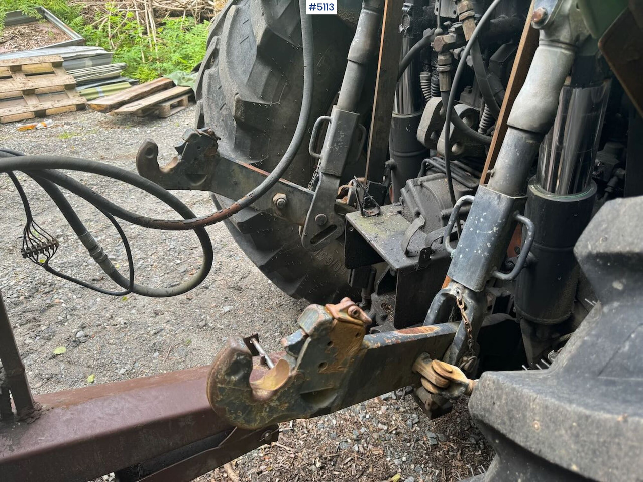 Traktor 2004 Deutz-Fahr Agrotron TTV 1130 w/ front loader: obrázek 30