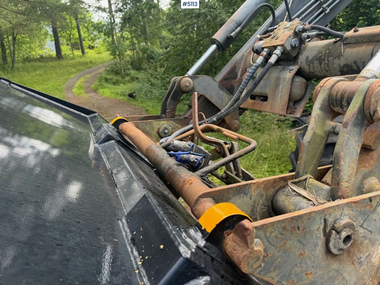 Traktor 2004 Deutz-Fahr Agrotron TTV 1130 w/ front loader: obrázek 8