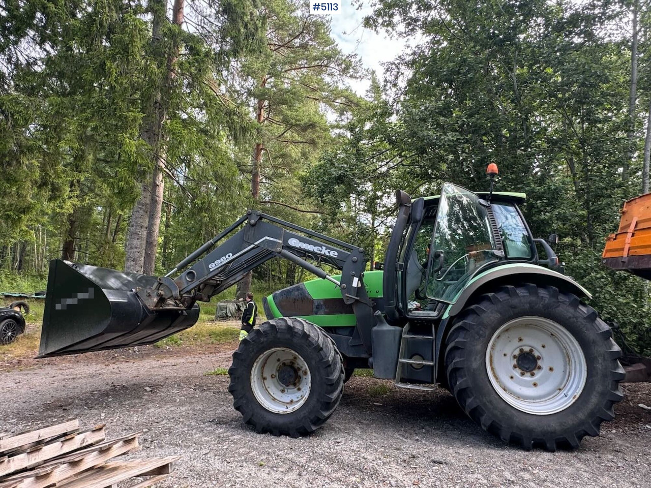 Traktor 2004 Deutz-Fahr Agrotron TTV 1130 w/ front loader: obrázek 23