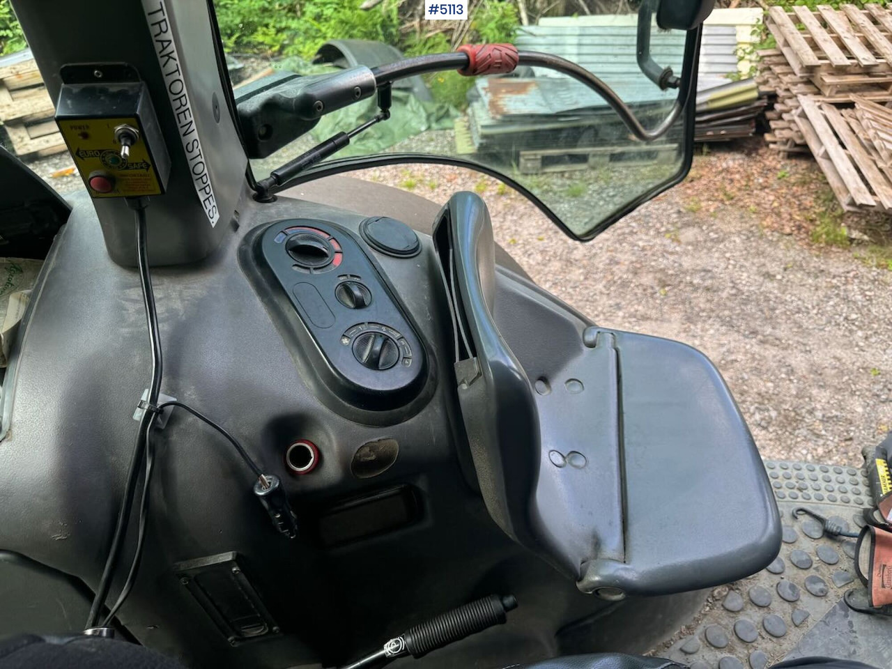 Traktor 2004 Deutz-Fahr Agrotron TTV 1130 w/ front loader: obrázek 17