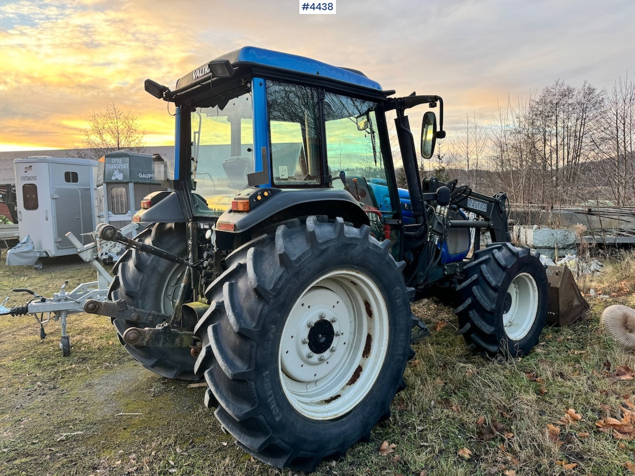 2005 Valtra A75-4 4x4 w/ Front loader and bucket. 3250 hours! - Traktor: obrázek 3 2005 Valtra A75-4 4x4 w/ Front loader and bucket. 3250 hours! - Traktor: obrázek 3