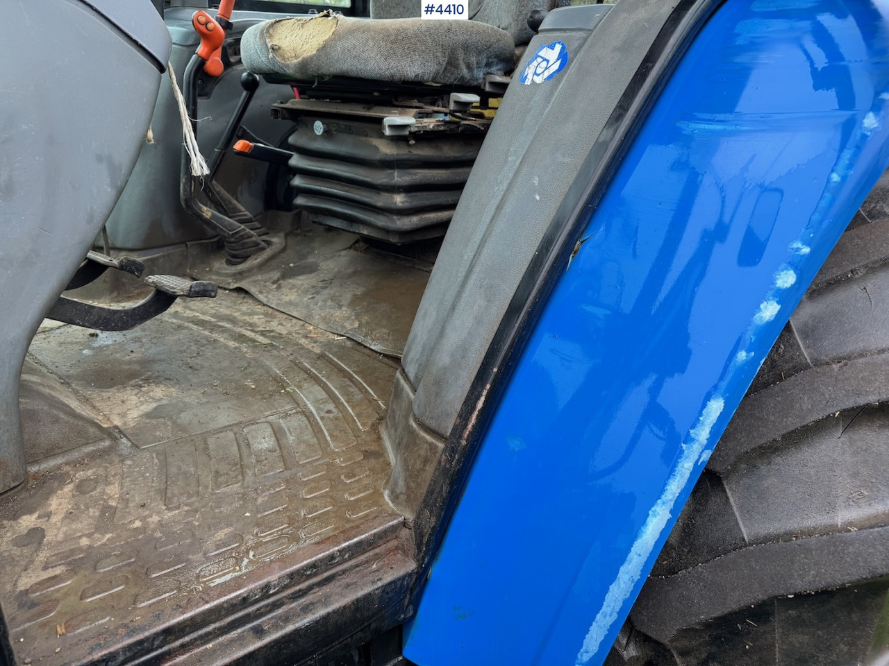 Traktor 2006 New Holland TL100 A w/Front Loader.: obrázek 20 Traktor 2006 New Holland TL100 A w/Front Loader.: obrázek 20