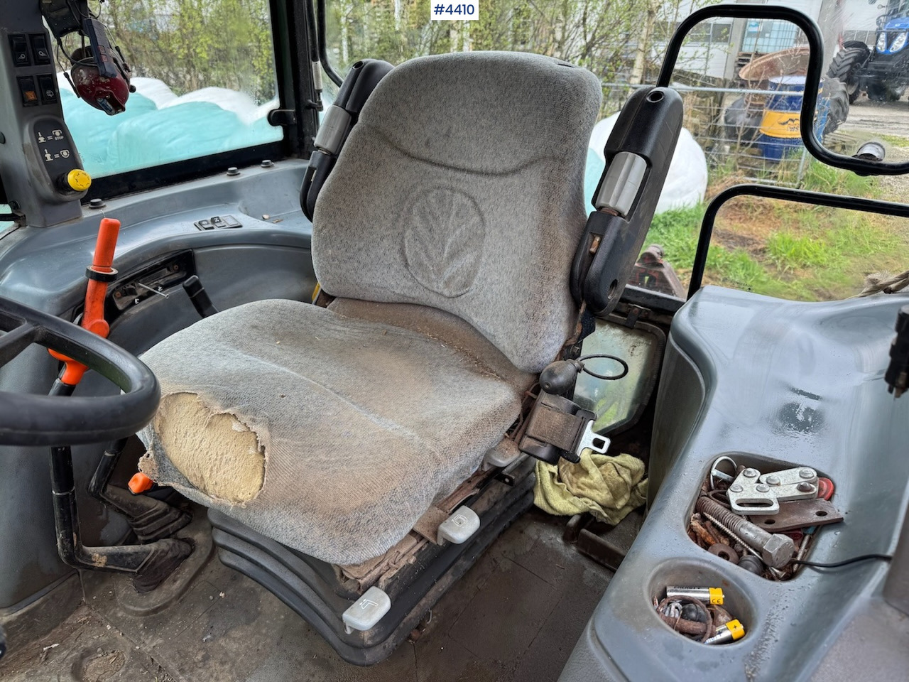 Traktor 2006 New Holland TL100 A w/Front Loader.: obrázek 10 Traktor 2006 New Holland TL100 A w/Front Loader.: obrázek 10