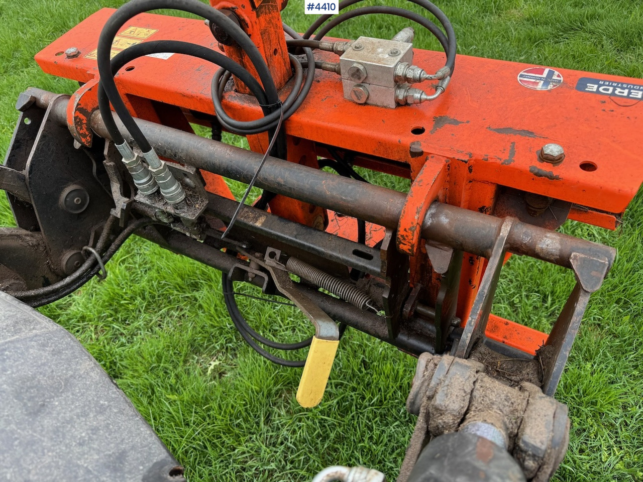 Traktor 2006 New Holland TL100 A w/Front Loader.: obrázek 15 Traktor 2006 New Holland TL100 A w/Front Loader.: obrázek 15