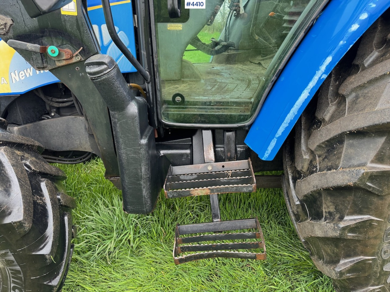 Traktor 2006 New Holland TL100 A w/Front Loader.: obrázek 8 Traktor 2006 New Holland TL100 A w/Front Loader.: obrázek 8