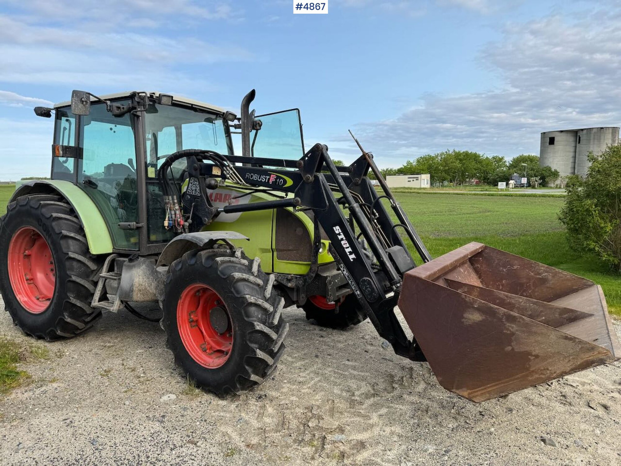 Traktor 2007 Claas Celtis 446 with front loader, pallet forks, and bucket: obrázek 1