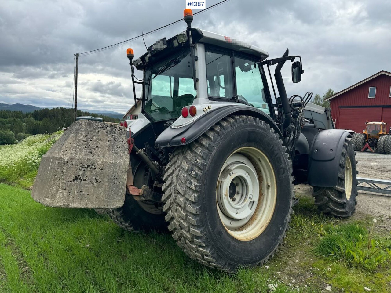 2007 Valtra T190 4x4 Tractor w/ bucket - Traktor: obrázek 3 2007 Valtra T190 4x4 Tractor w/ bucket - Traktor: obrázek 3