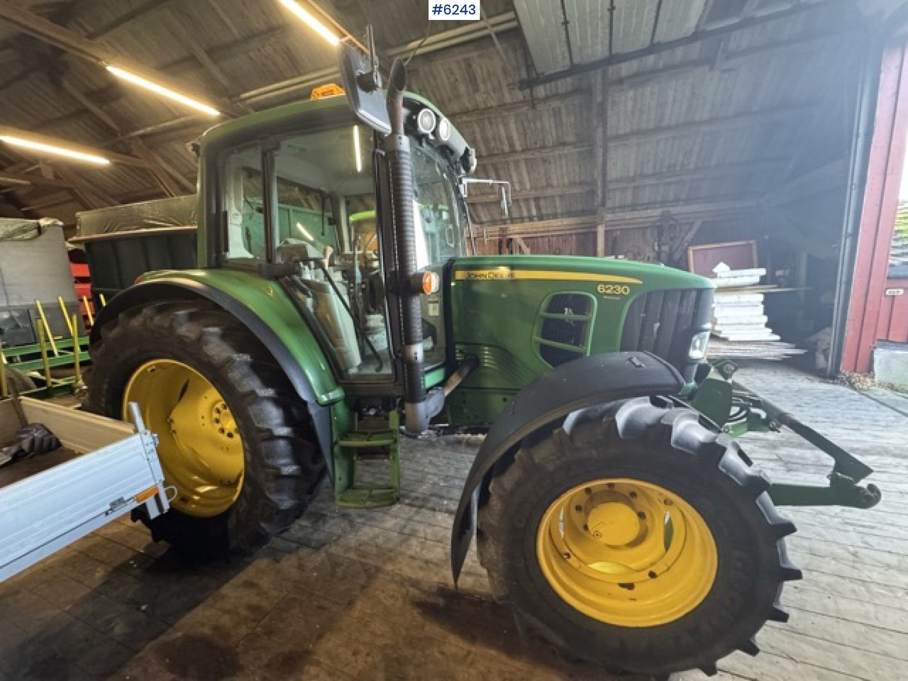 2008 John Deere 6230 Premium (114 hp) – Only 2,402 hours! - Traktor: obrázek 1 2008 John Deere 6230 Premium (114 hp) – Only 2,402 hours! - Traktor: obrázek 1