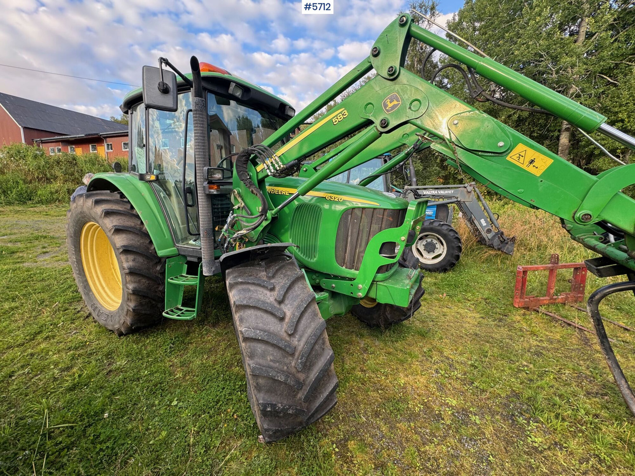2008 John Deere 6320 SE with front loader and 2 buckets! - Traktor: obrázek 2 2008 John Deere 6320 SE with front loader and 2 buckets! - Traktor: obrázek 2