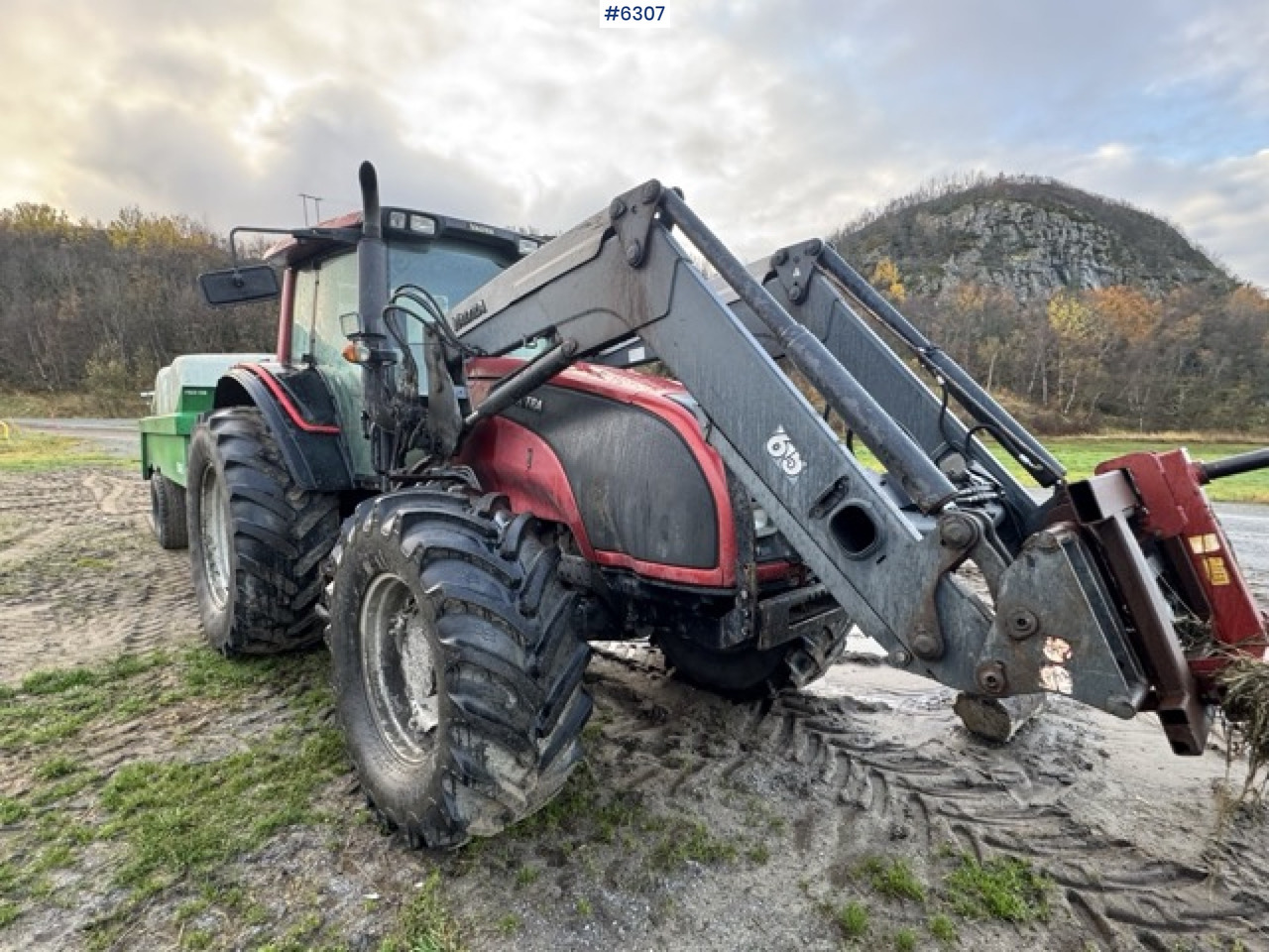 2008 Valtra T190 with front loader and 3rd function. SEE VIDEO! - Traktor: obrázek 2 2008 Valtra T190 with front loader and 3rd function. SEE VIDEO! - Traktor: obrázek 2