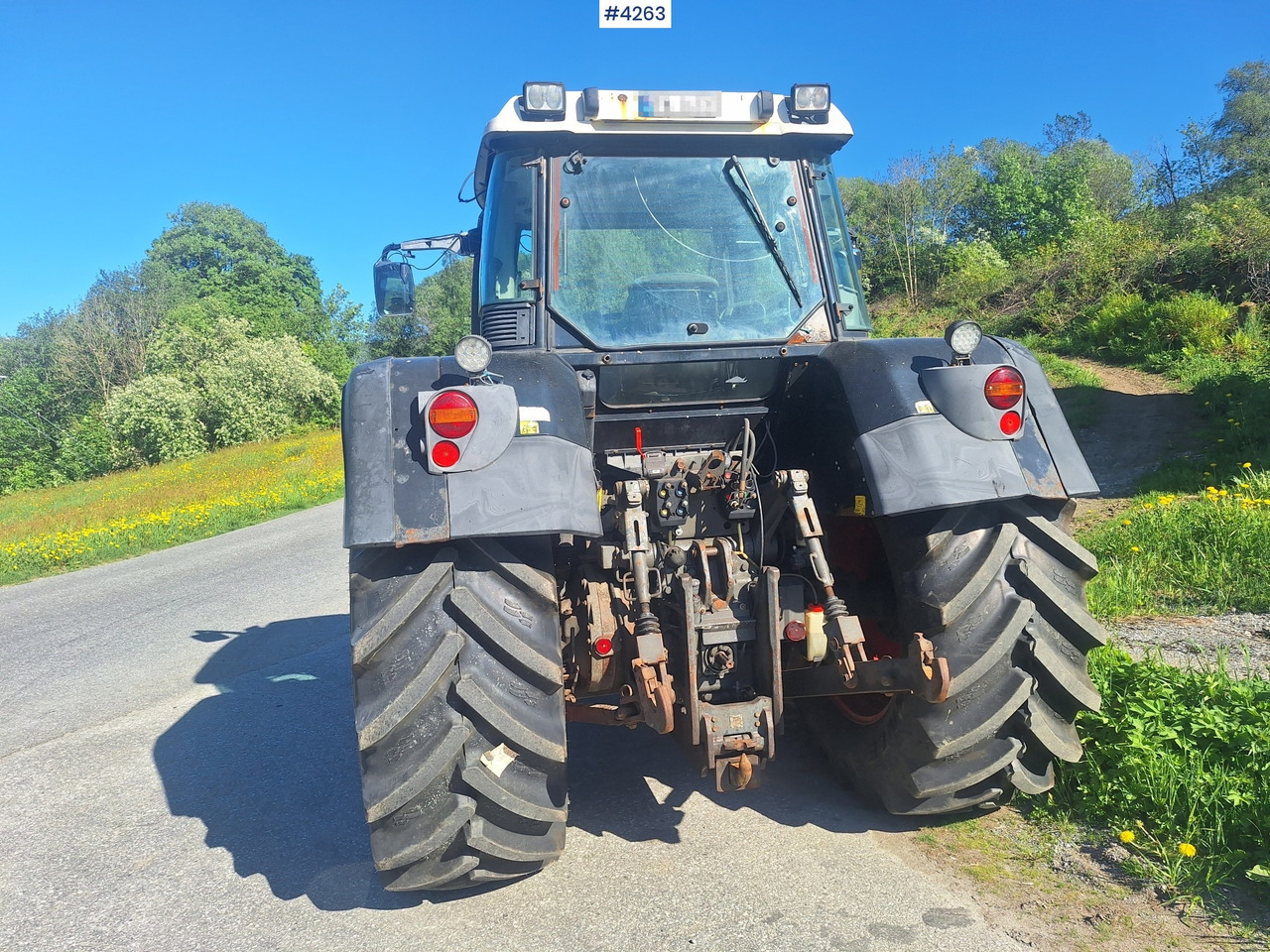 2011 Fent 820 Vario TMS w/ plow plate - Traktor: obrázek 3 2011 Fent 820 Vario TMS w/ plow plate - Traktor: obrázek 3