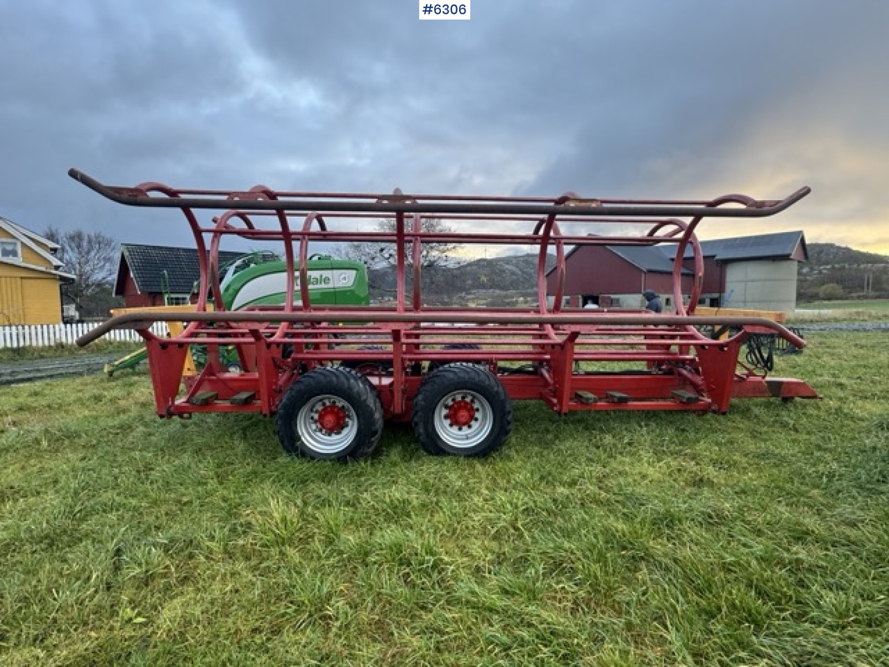 2011 Keltec round bale trailer - Stroj na sklizeň pícnin: obrázek 1 2011 Keltec round bale trailer - Stroj na sklizeň pícnin: obrázek 1