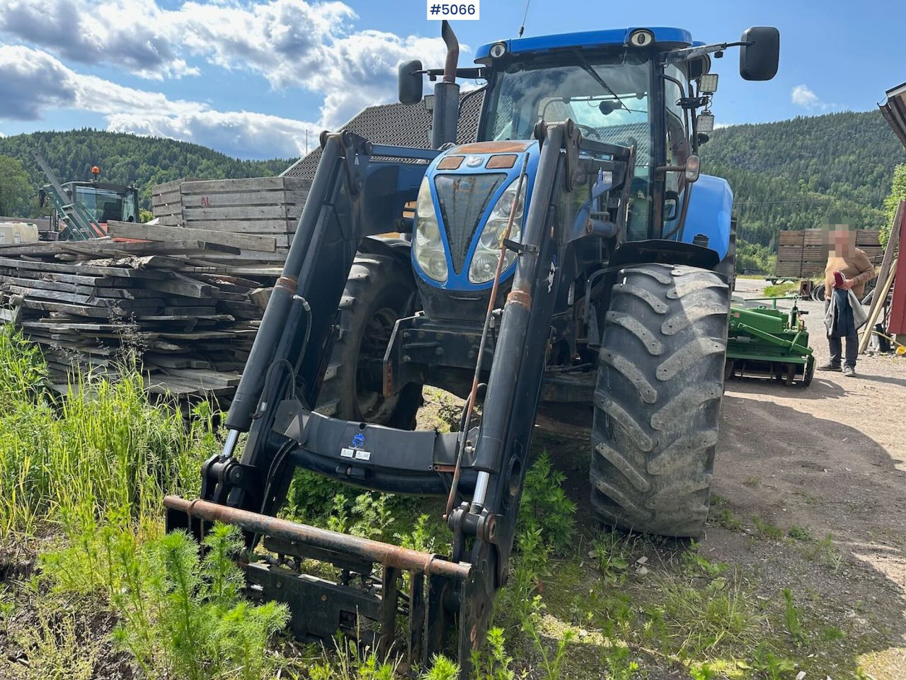 2011 New Holland T6080 w/ trima +5.1p - Traktor: obrázek 2 2011 New Holland T6080 w/ trima +5.1p - Traktor: obrázek 2