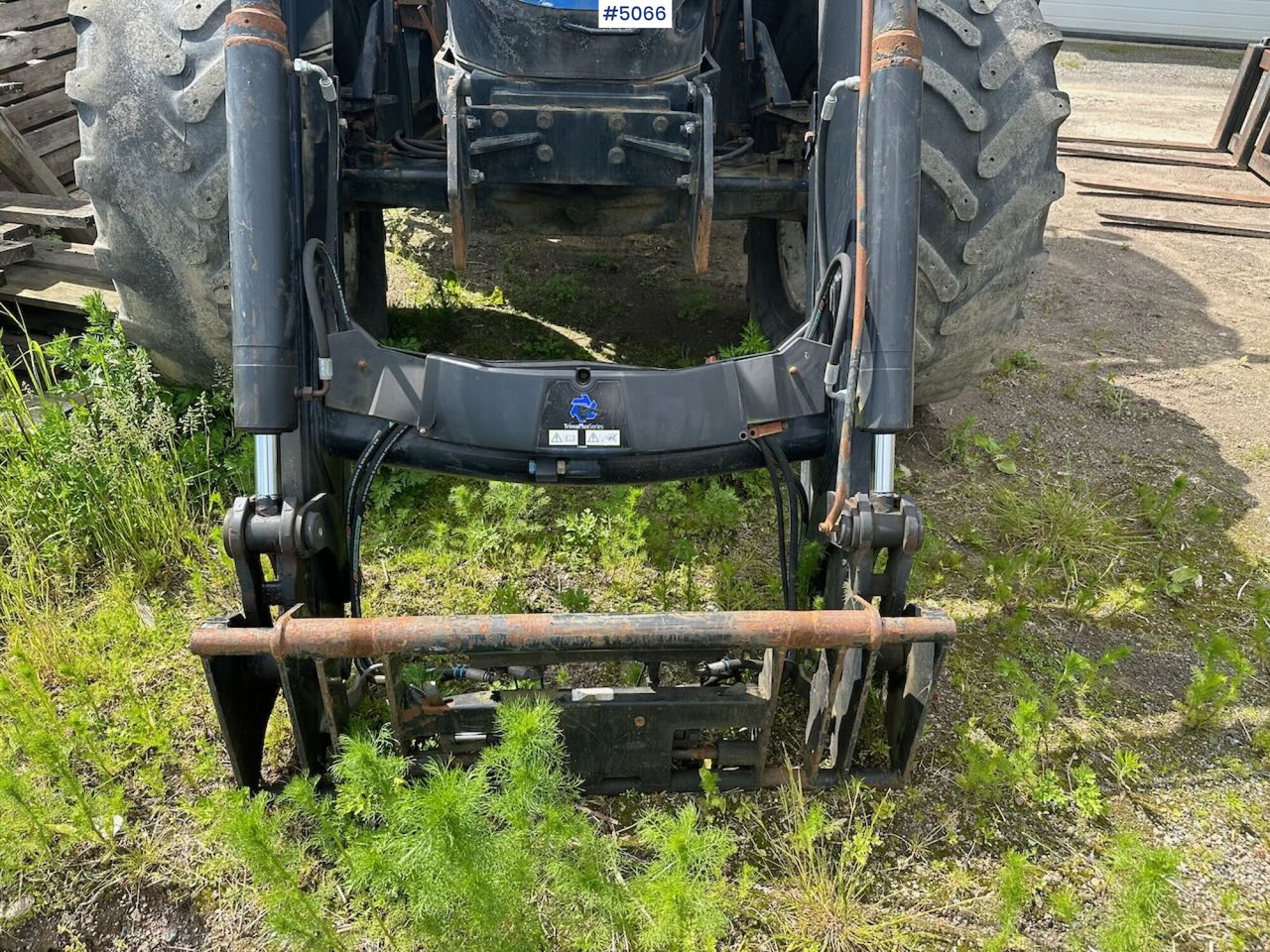 2011 New Holland T6080 w/ trima +5.1p - Traktor: obrázek 4 2011 New Holland T6080 w/ trima +5.1p - Traktor: obrázek 4