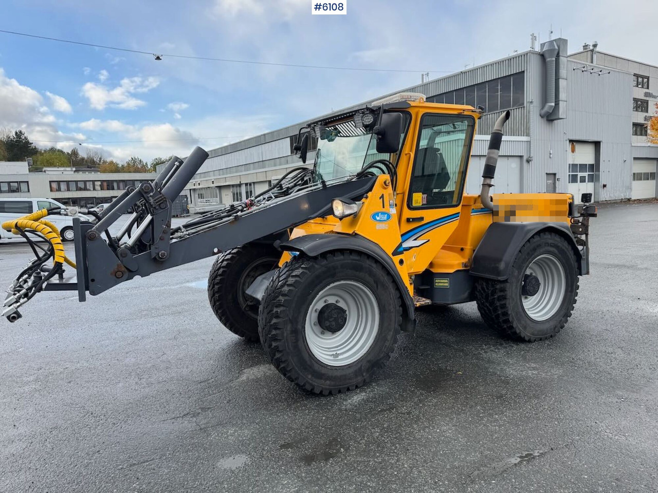 2011 Wille 655C w/ flushing unit, sweeping unit, 2 buckets and pallet fork - Kolový nakladač: obrázek 1 2011 Wille 655C w/ flushing unit, sweeping unit, 2 buckets and pallet fork - Kolový nakladač: obrázek 1