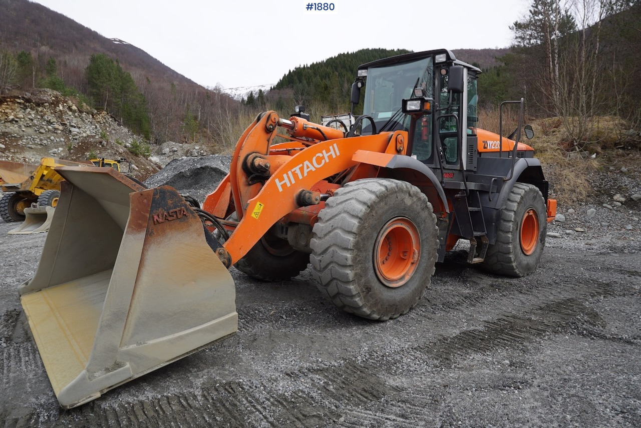 2012 Hitachi ZW220 - Kolový nakladač: obrázek 2 2012 Hitachi ZW220 - Kolový nakladač: obrázek 2