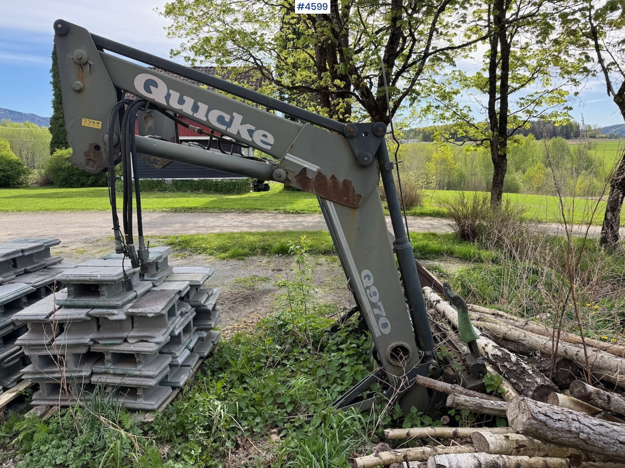 2012 Quicke Q970 w/ bucket and pallet fork. - Čelní nakladač pro traktor: obrázek 4 2012 Quicke Q970 w/ bucket and pallet fork. - Čelní nakladač pro traktor: obrázek 4