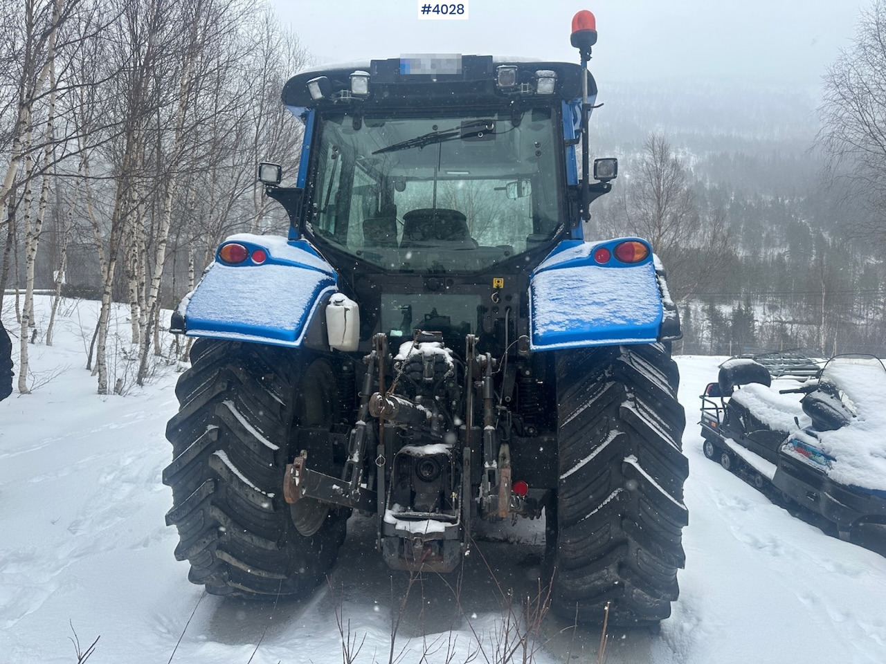 2012 Valtra N122 4x4 traktor w/ front loader and Dalen snow blower - Traktor: obrázek 5 2012 Valtra N122 4x4 traktor w/ front loader and Dalen snow blower - Traktor: obrázek 5