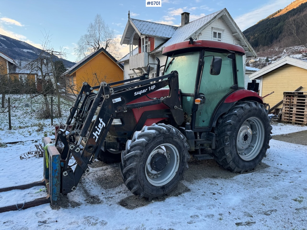2013 Case IH JX 80 w/ front loader and some equipment. Low hours! - Traktor: obrázek 2 2013 Case IH JX 80 w/ front loader and some equipment. Low hours! - Traktor: obrázek 2