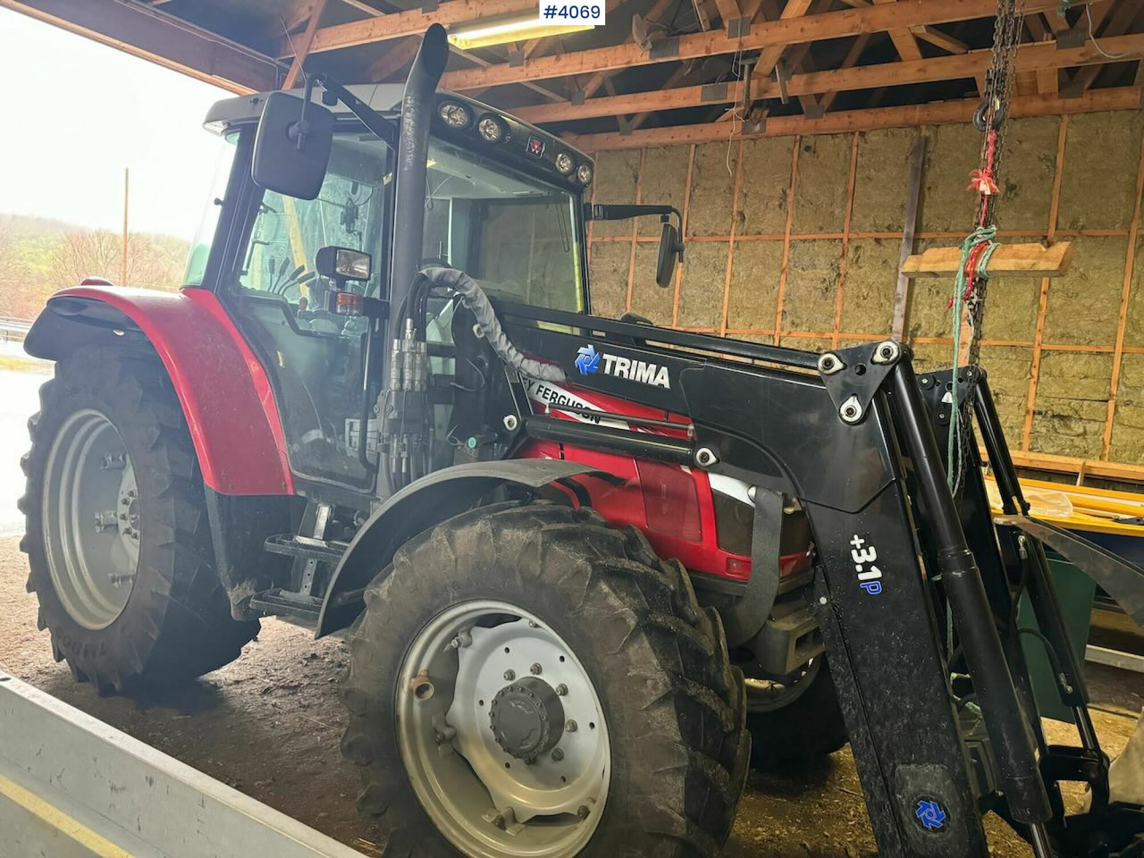 2013 Massey Ferguson 5455 w/ front loader, 2 buckets, pallet forks and blades. 1020 hours! - Traktor: obrázek 1 2013 Massey Ferguson 5455 w/ front loader, 2 buckets, pallet forks and blades. 1020 hours! - Traktor: obrázek 1
