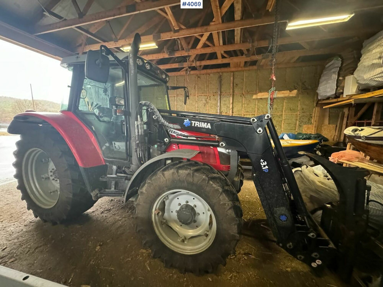 2013 Massey Ferguson 5455 w/ front loader, 2 buckets, pallet forks and blades. 1020 hours! - Traktor: obrázek 4 2013 Massey Ferguson 5455 w/ front loader, 2 buckets, pallet forks and blades. 1020 hours! - Traktor: obrázek 4