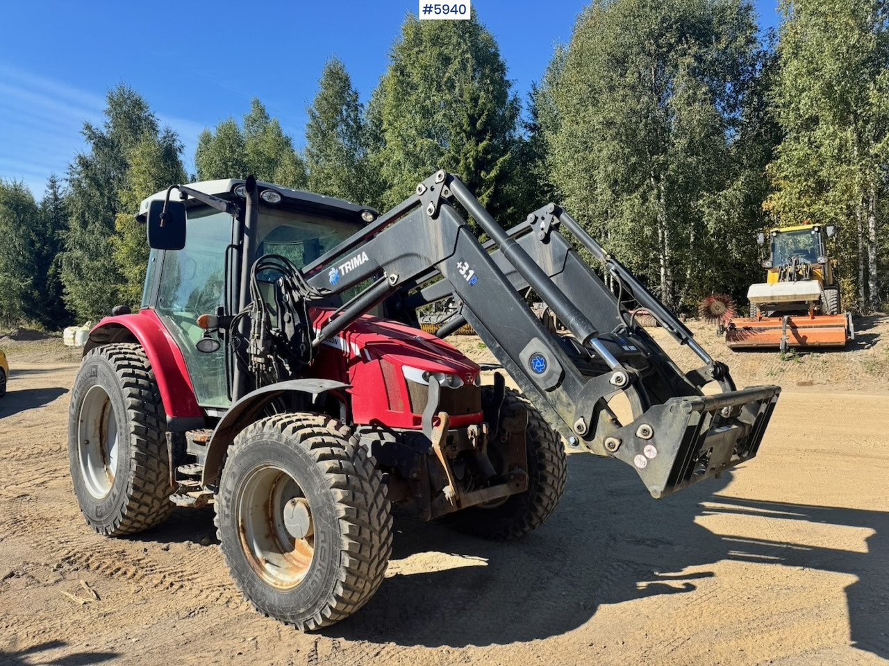 2014 Massey Ferguson 5610 w/ Front Loader and Hydraulics. 1950 hours! - Traktor: obrázek 1 2014 Massey Ferguson 5610 w/ Front Loader and Hydraulics. 1950 hours! - Traktor: obrázek 1