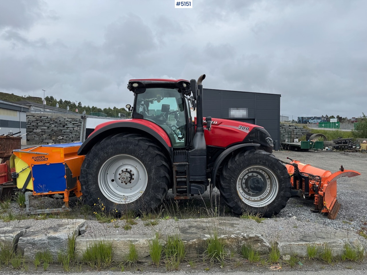 2016 Case IH Optum 300 CVX w/front hydraulics and plowing rig - Traktor: obrázek 4 2016 Case IH Optum 300 CVX w/front hydraulics and plowing rig - Traktor: obrázek 4