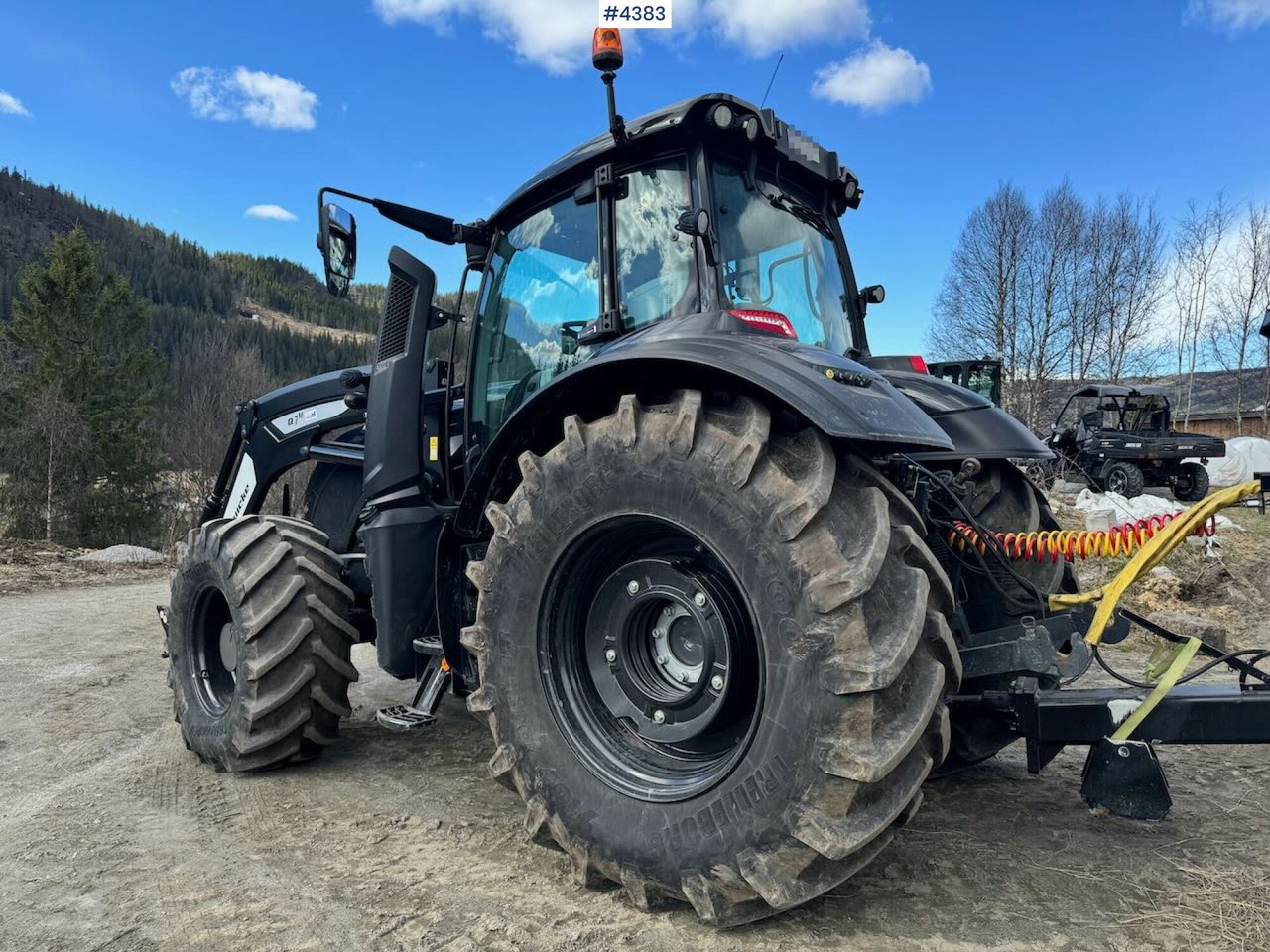 Traktor 2021 Valtra T234 Versu w/ Quicke Q7 Front Loader: obrázek 13