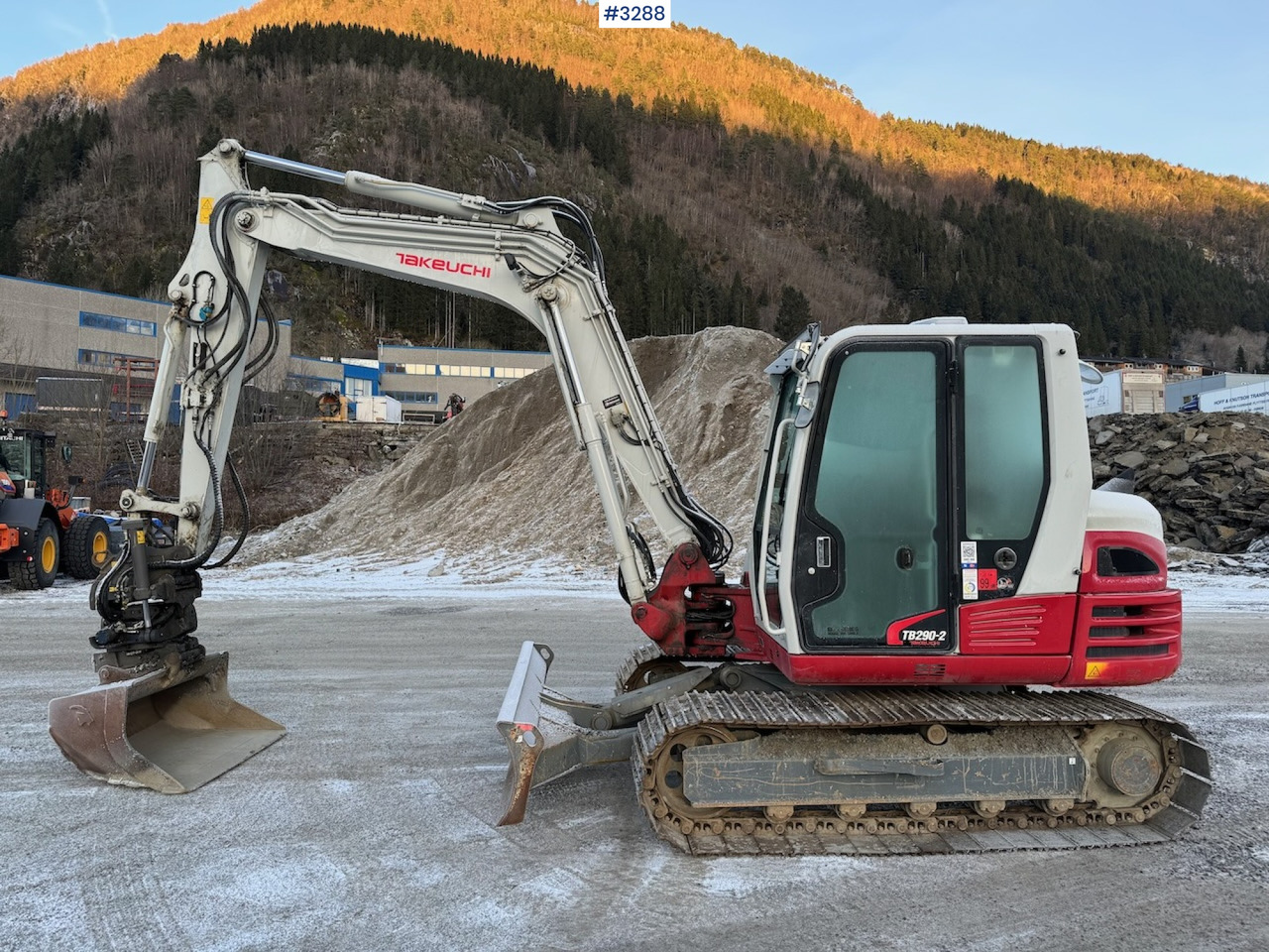 2022 Takeuchi TB 290-2 w/Rotory tilt and several buckets - Rýpadlo: obrázek 1 2022 Takeuchi TB 290-2 w/Rotory tilt and several buckets - Rýpadlo: obrázek 1