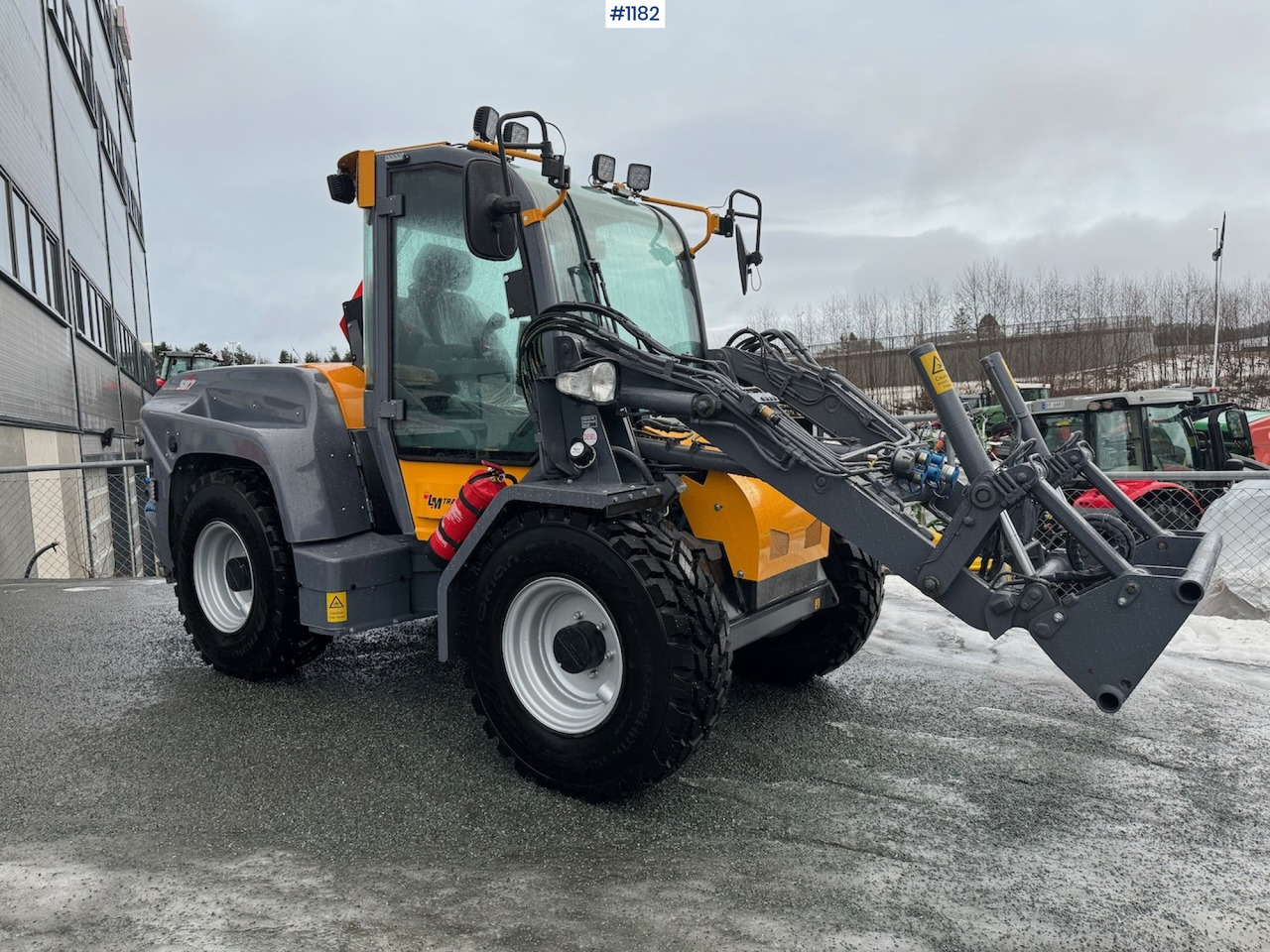 2023 LM Trac 587, DEMO, LIKE NEW! - Kloubový nakladač: obrázek 1 2023 LM Trac 587, DEMO, LIKE NEW! - Kloubový nakladač: obrázek 1