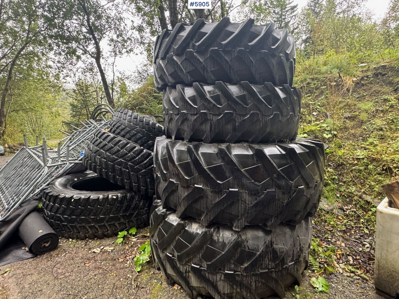 8 pcs Nokian TRI 2 tires. 4 pcs on rims! - Kompletní kolo pro Stavební technika: obrázek 2 8 pcs Nokian TRI 2 tires. 4 pcs on rims! - Kompletní kolo pro Stavební technika: obrázek 2