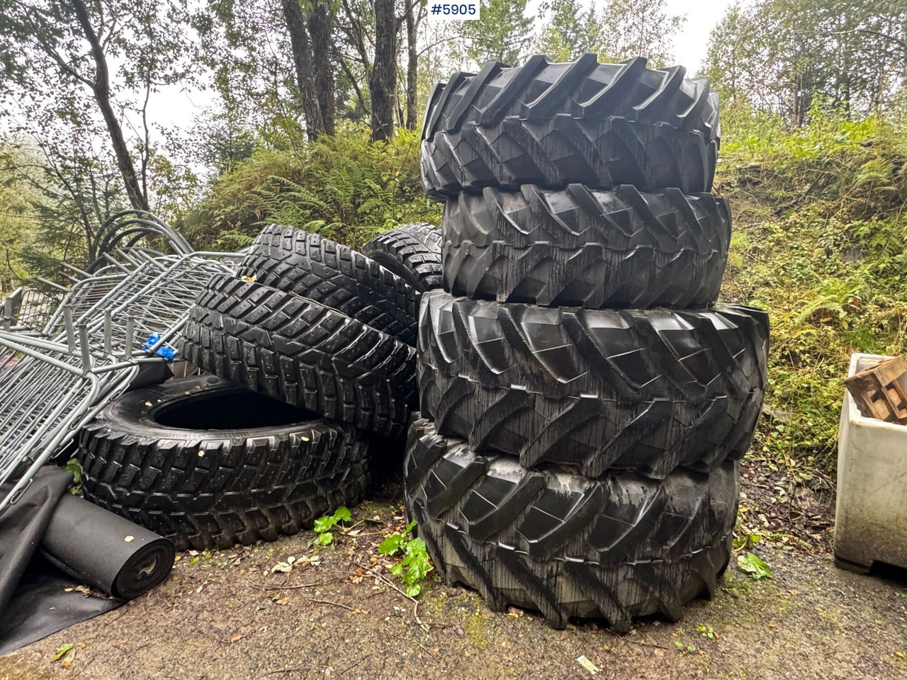 8 pcs Nokian TRI 2 tires. 4 pcs on rims! - Kompletní kolo pro Stavební technika: obrázek 1 8 pcs Nokian TRI 2 tires. 4 pcs on rims! - Kompletní kolo pro Stavební technika: obrázek 1