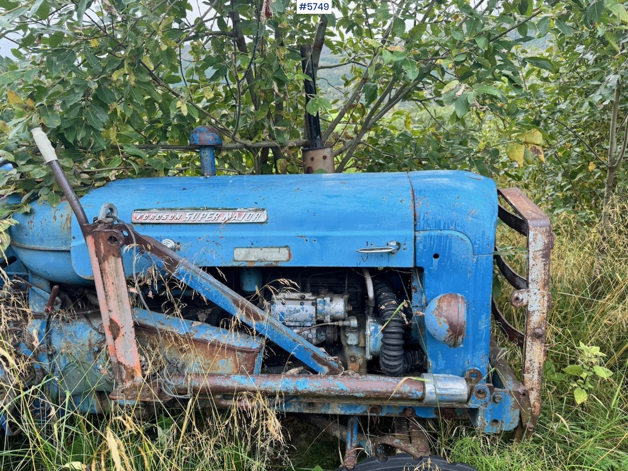 Ca. 1961 Fordson Super Major 4×2 Tractor w/ Bucket - Traktor: obrázek 4 Ca. 1961 Fordson Super Major 4×2 Tractor w/ Bucket - Traktor: obrázek 4