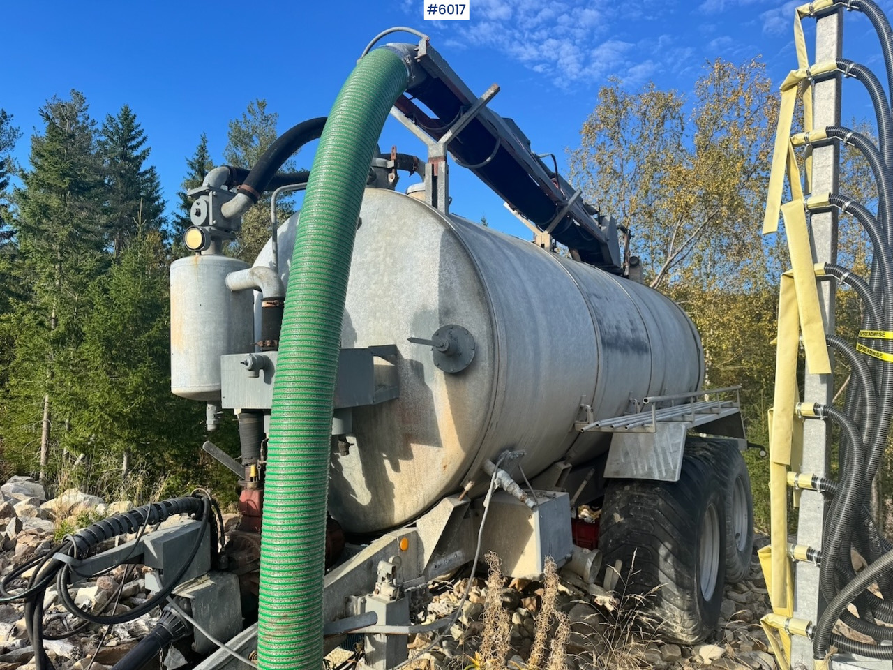 Caveco vacuum wagon with loading robot - Cisternový přívěs: obrázek 5 Caveco vacuum wagon with loading robot - Cisternový přívěs: obrázek 5