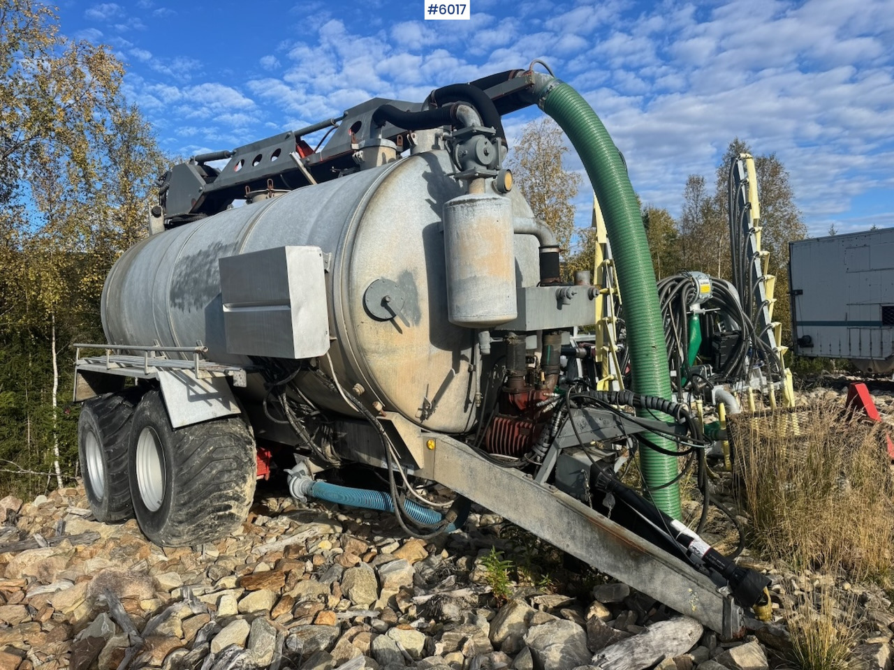 Caveco vacuum wagon with loading robot - Cisternový přívěs: obrázek 2 Caveco vacuum wagon with loading robot - Cisternový přívěs: obrázek 2