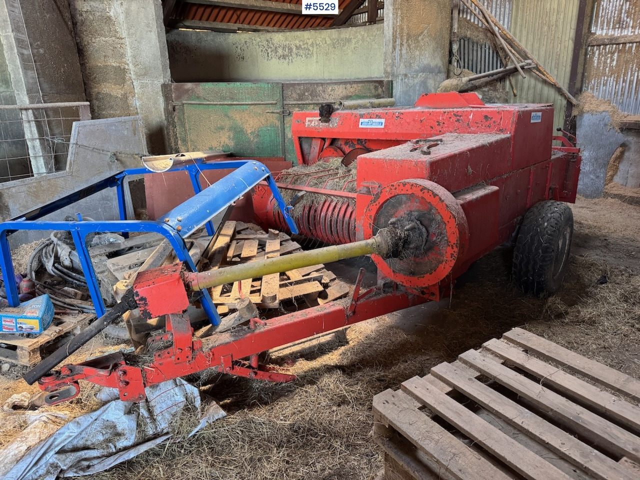 Deutz Fahr Square baler. - Stroj na sklizeň pícnin: obrázek 1 Deutz Fahr Square baler. - Stroj na sklizeň pícnin: obrázek 1