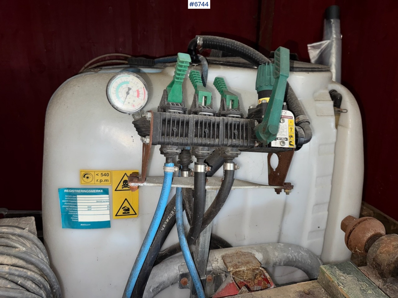 Field sprayer 8 meters - Postřikovač: obrázek 2 Field sprayer 8 meters - Postřikovač: obrázek 2