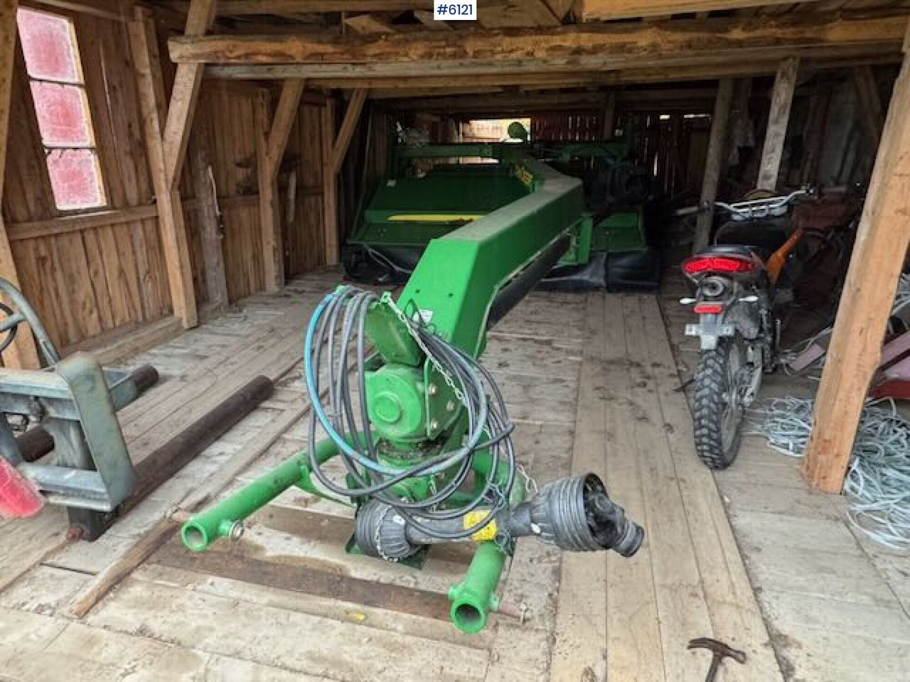 John Deere 530 trailed mower - Stroj na sklizeň pícnin: obrázek 1 John Deere 530 trailed mower - Stroj na sklizeň pícnin: obrázek 1