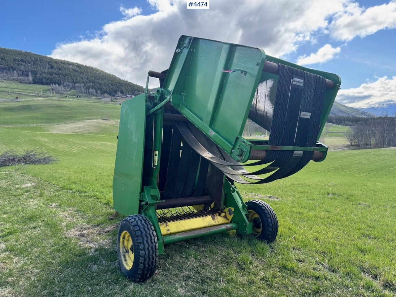 John Deere 545 Round Baler - Stroj na sklizeň pícnin: obrázek 4 John Deere 545 Round Baler - Stroj na sklizeň pícnin: obrázek 4