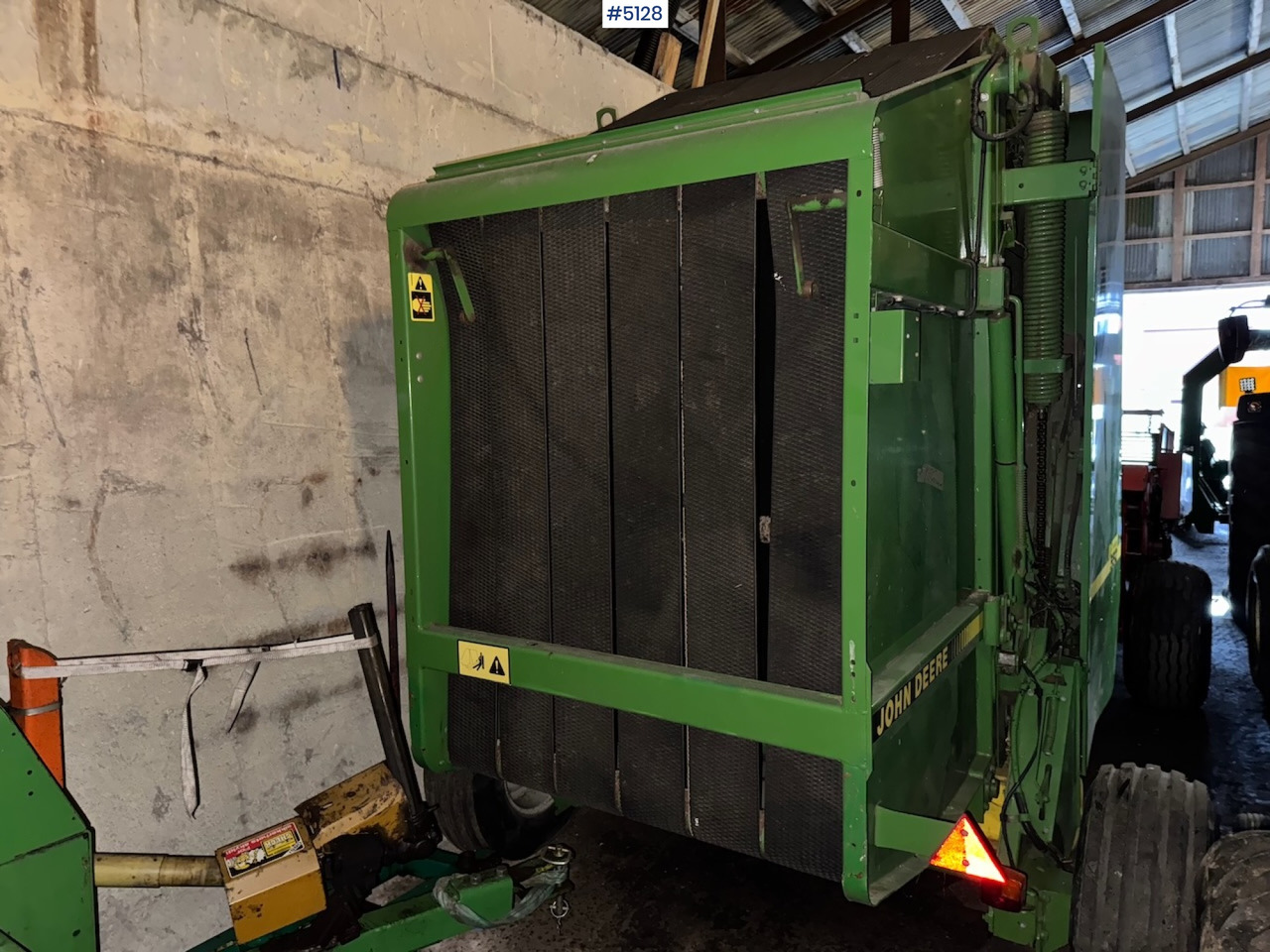 John Deere 550 Round Baler - Stroj na sklizeň pícnin: obrázek 1 John Deere 550 Round Baler - Stroj na sklizeň pícnin: obrázek 1